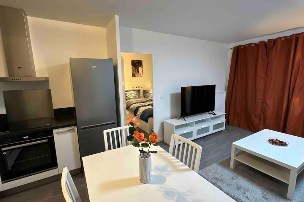 Appartement Cozy - Quartier Residentiel Melun Buitenkant foto
