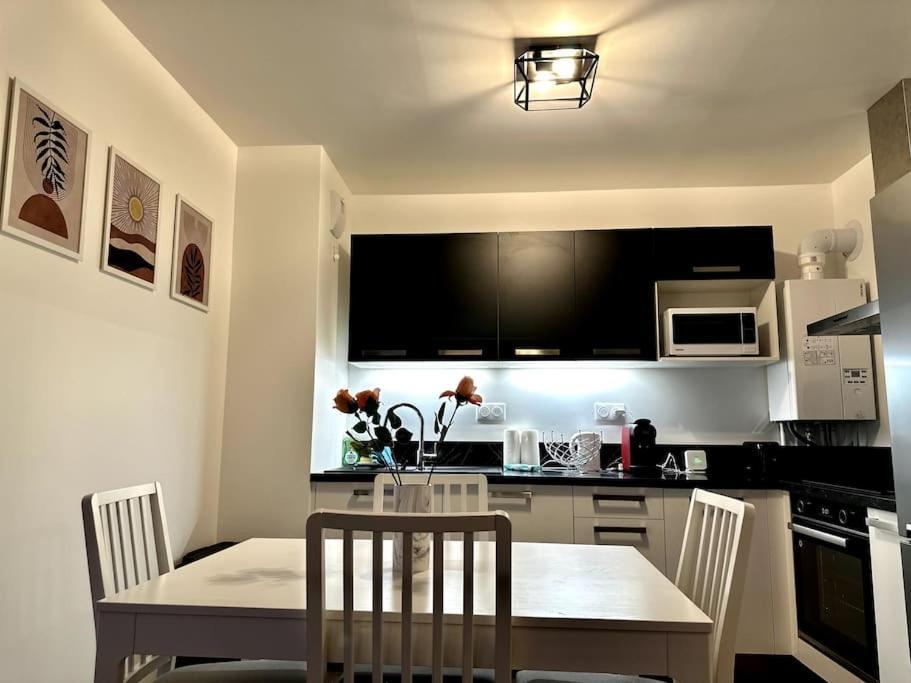 Appartement Cozy - Quartier Residentiel Melun Buitenkant foto