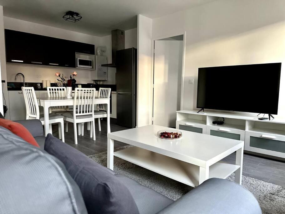 Appartement Cozy - Quartier Residentiel Melun Buitenkant foto